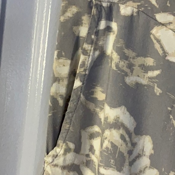 Jack by BB Dakota Blueish-Gray Wide Leg Boho Resort Floral Pants ~ Size Medium - Picture 7 of 13